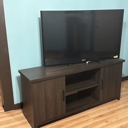 Tv And Tv Stand And Roku 