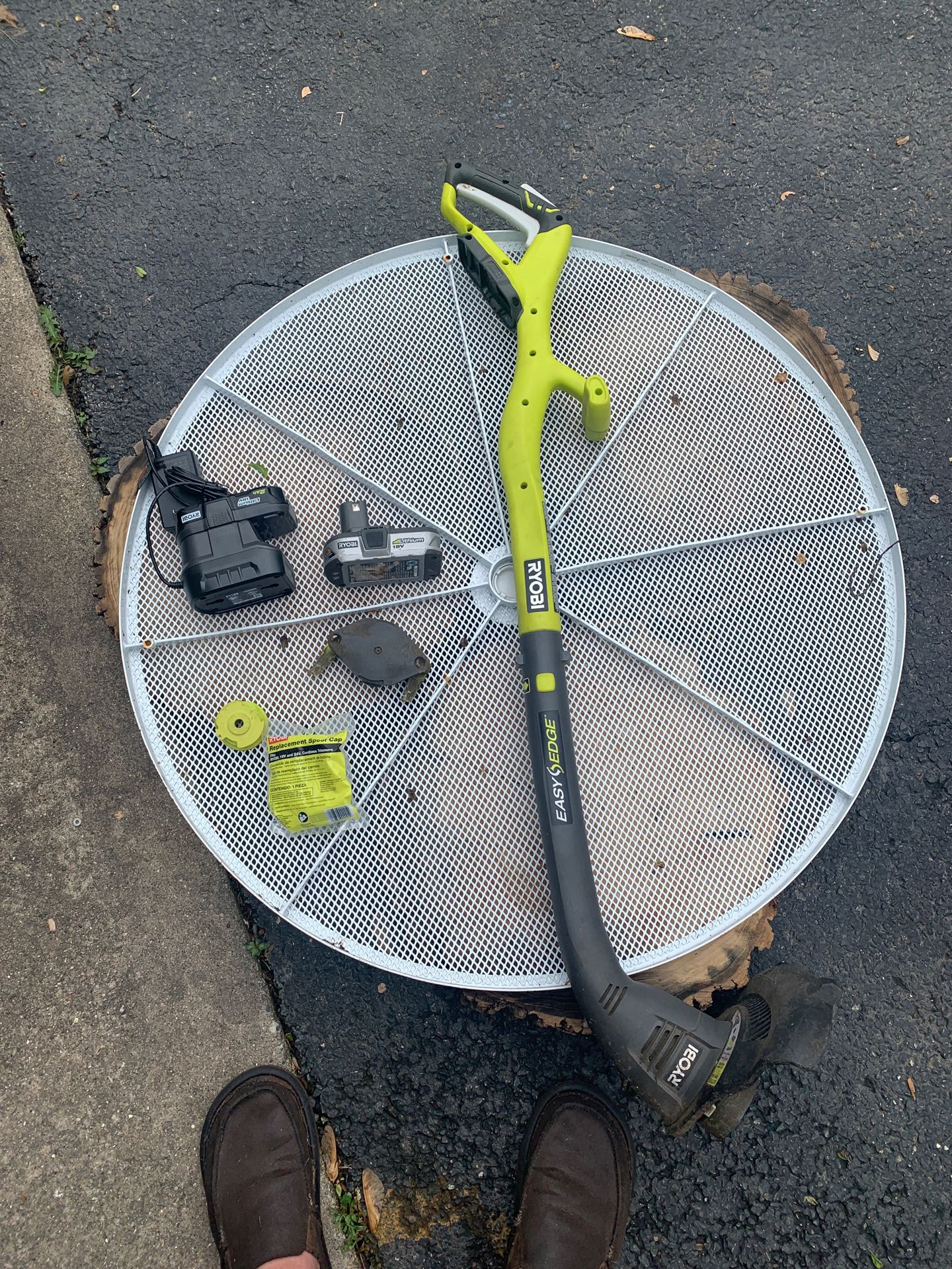 Ryobi easy edge 18v trimmer w/ thick grass blade attachment for Sale in Oak Lawn, IL OfferUp