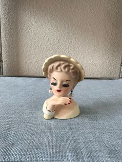 Vintage 1963 Inarco Lady Head Vase E-774 Yellow Bonnet Pearl Earrings 3.5"