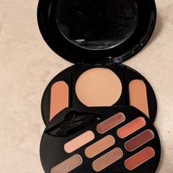 AVON Perfect Look Multicolored Palette Lips Eyes Blush Face 
