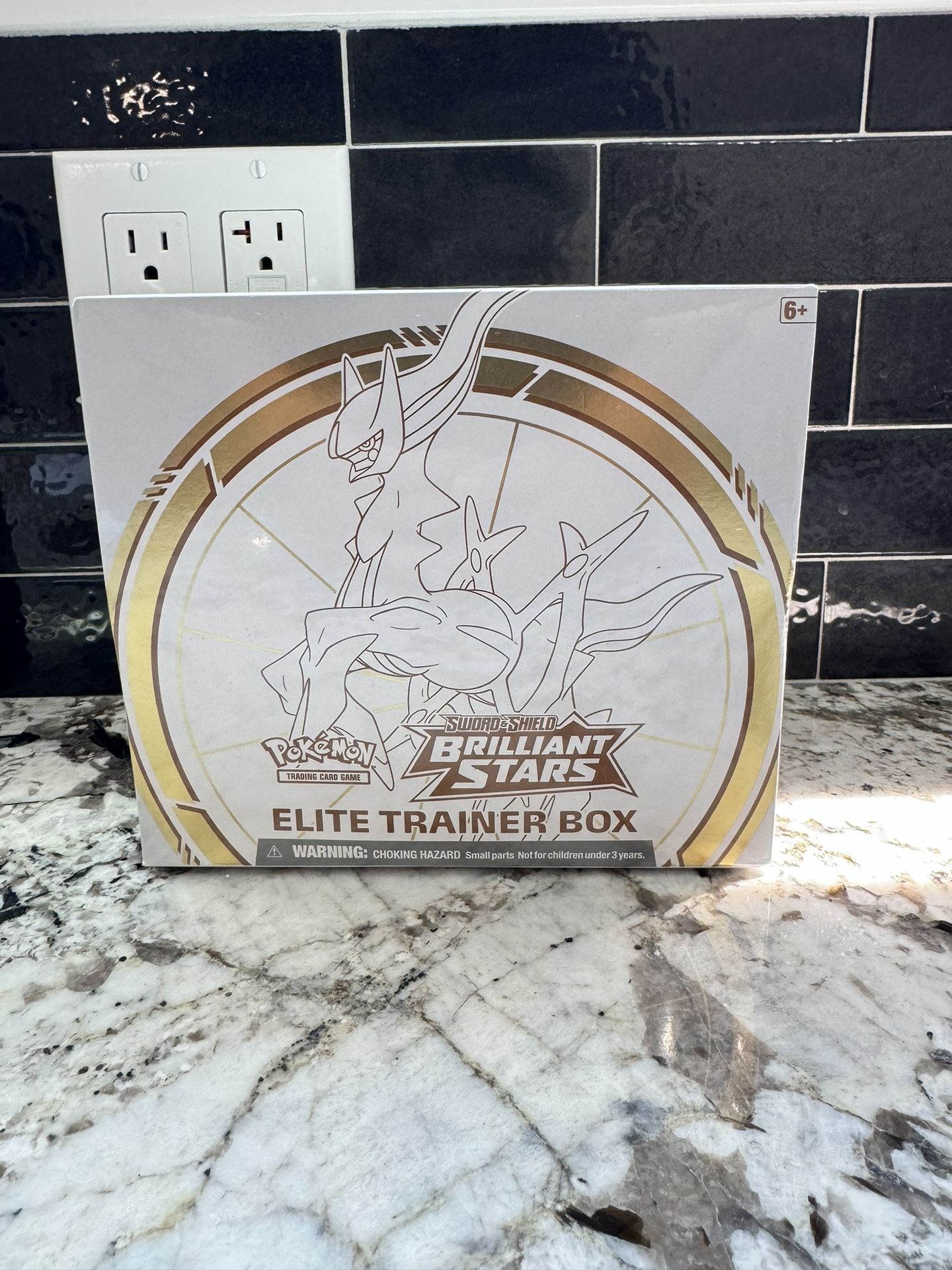 Pokémon Elite Trainer Box ( Brilliant Stars)