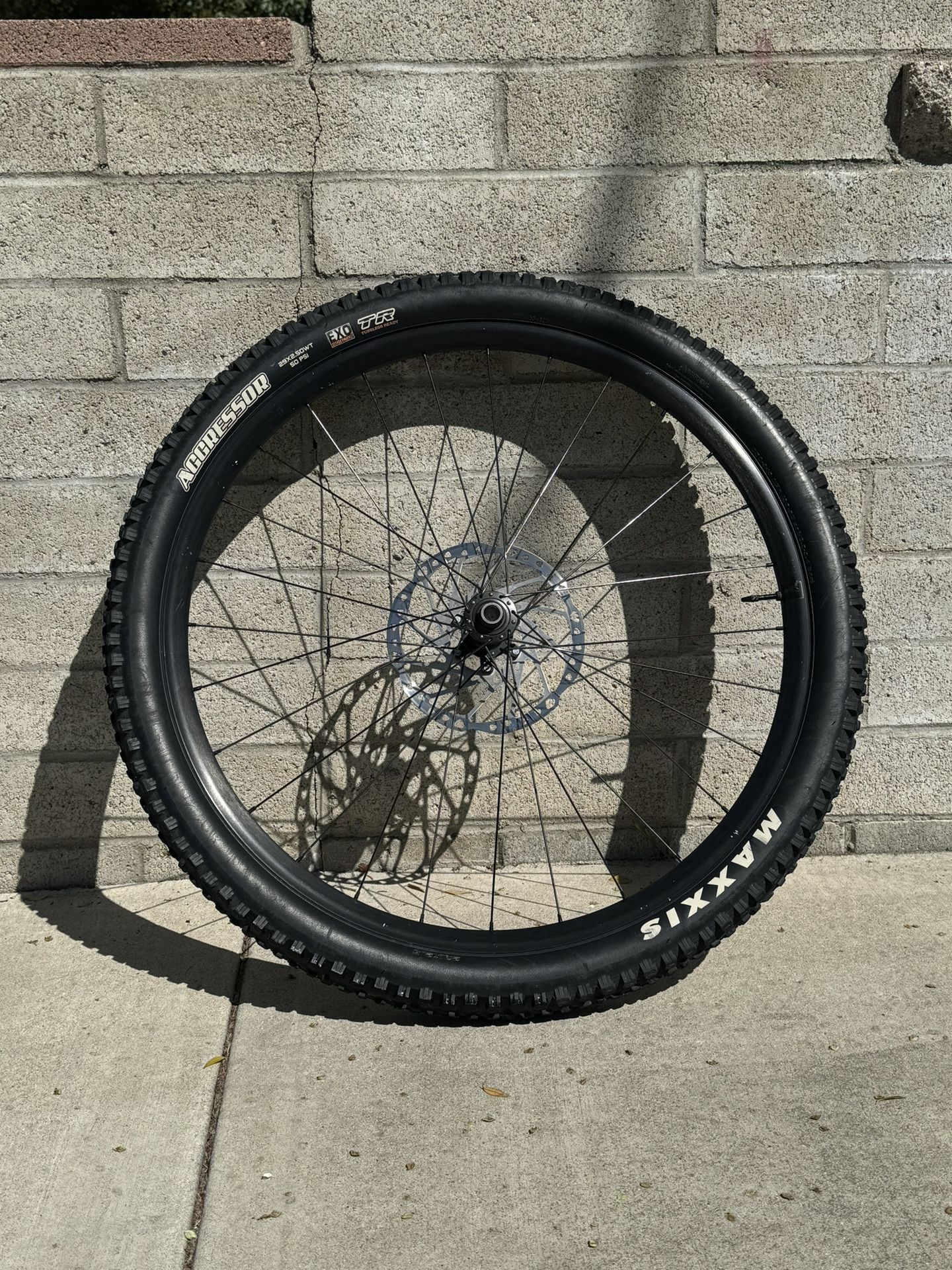 Specialized 29 inch front wheel