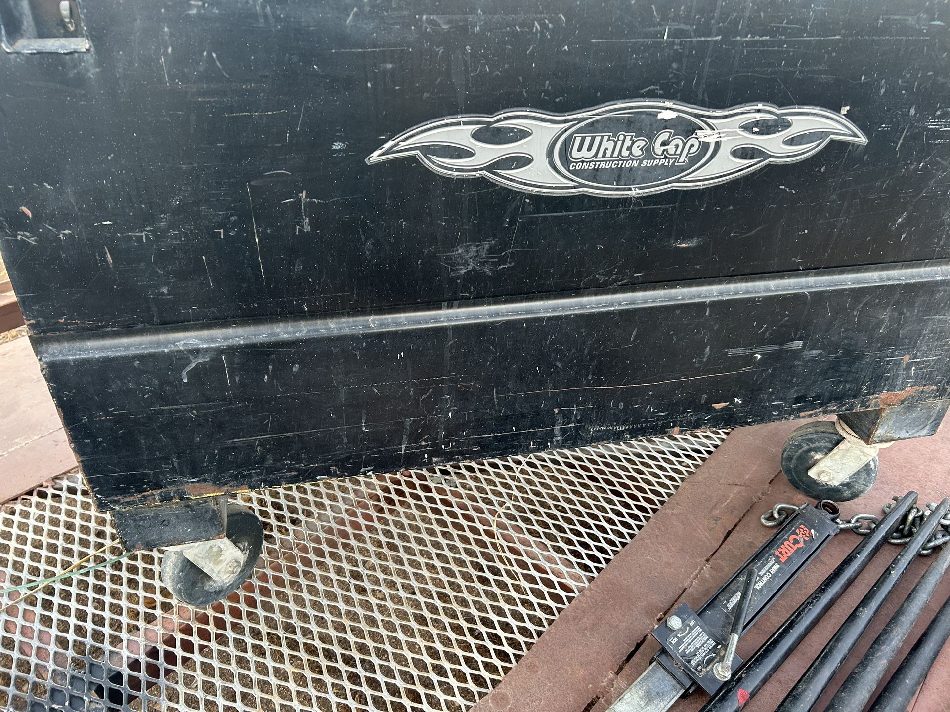 Heavy Duluth Tool Box With Wheels