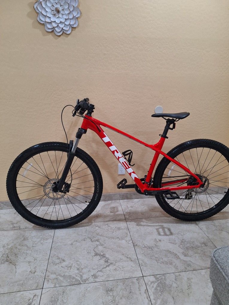 TREK MARLIN 5 MOUNTAIN BIKE 29 ER LIKE NEW ( CHECK MY OTHER BIKES)
