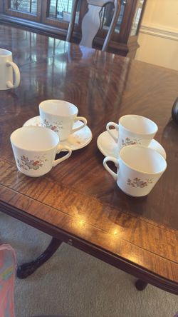 4 Teacups And 2 Saucers