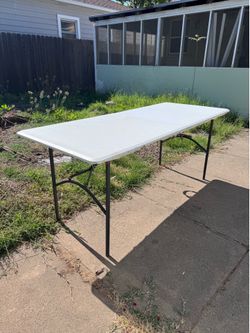 6ft foldable Lifetime table