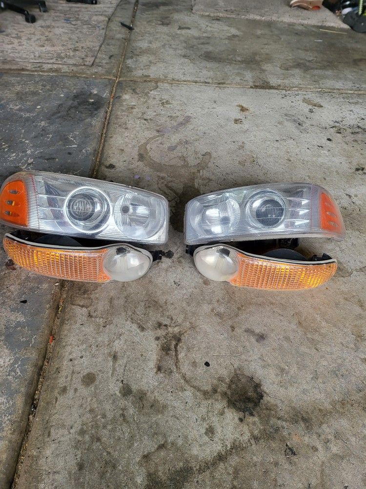 2006 Gmc Yukon Denali OEM Headlights