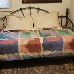 Day Bed + Trundle Bed 
