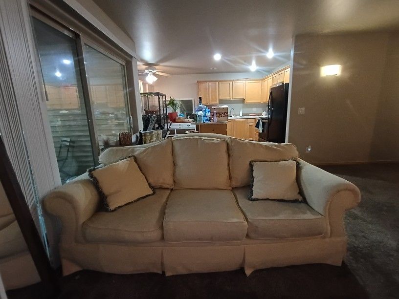Free Couch 