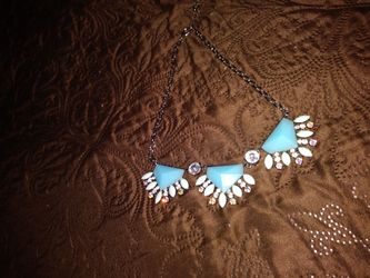 Collar metalico con azul
