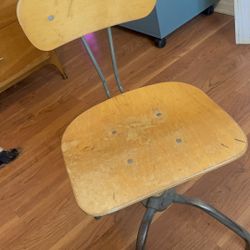 VINTAGE/ ANTIQUE SCHOOL CHAIR