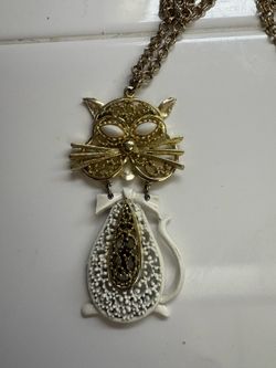 Vintage two toned cat pendant