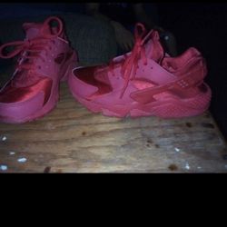 Nike Huarache - Size 6 - All Red 