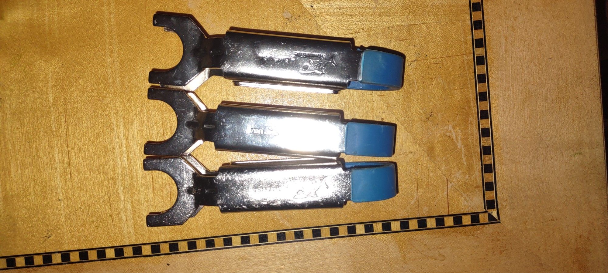 Shark bite Removal Tool