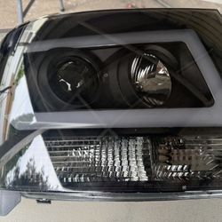 07 To 14 Tahoe Headlights 