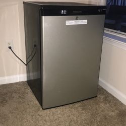 Mini Frigidaire Refrigerator And Freezer