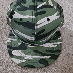 Mens Camo Snapback Hat "Pre Owned"