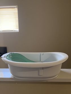 GROW-WITH-ME bath tub