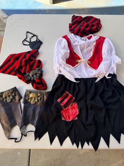Girls Pirate Halloween Costume Set$10