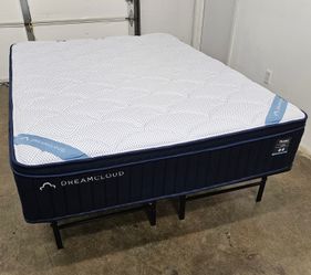 LIKE NEW! DreamCloud Premier Hybrid Queen Mattress - Delivery Available