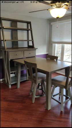 Set Table And Hunts Furniture 