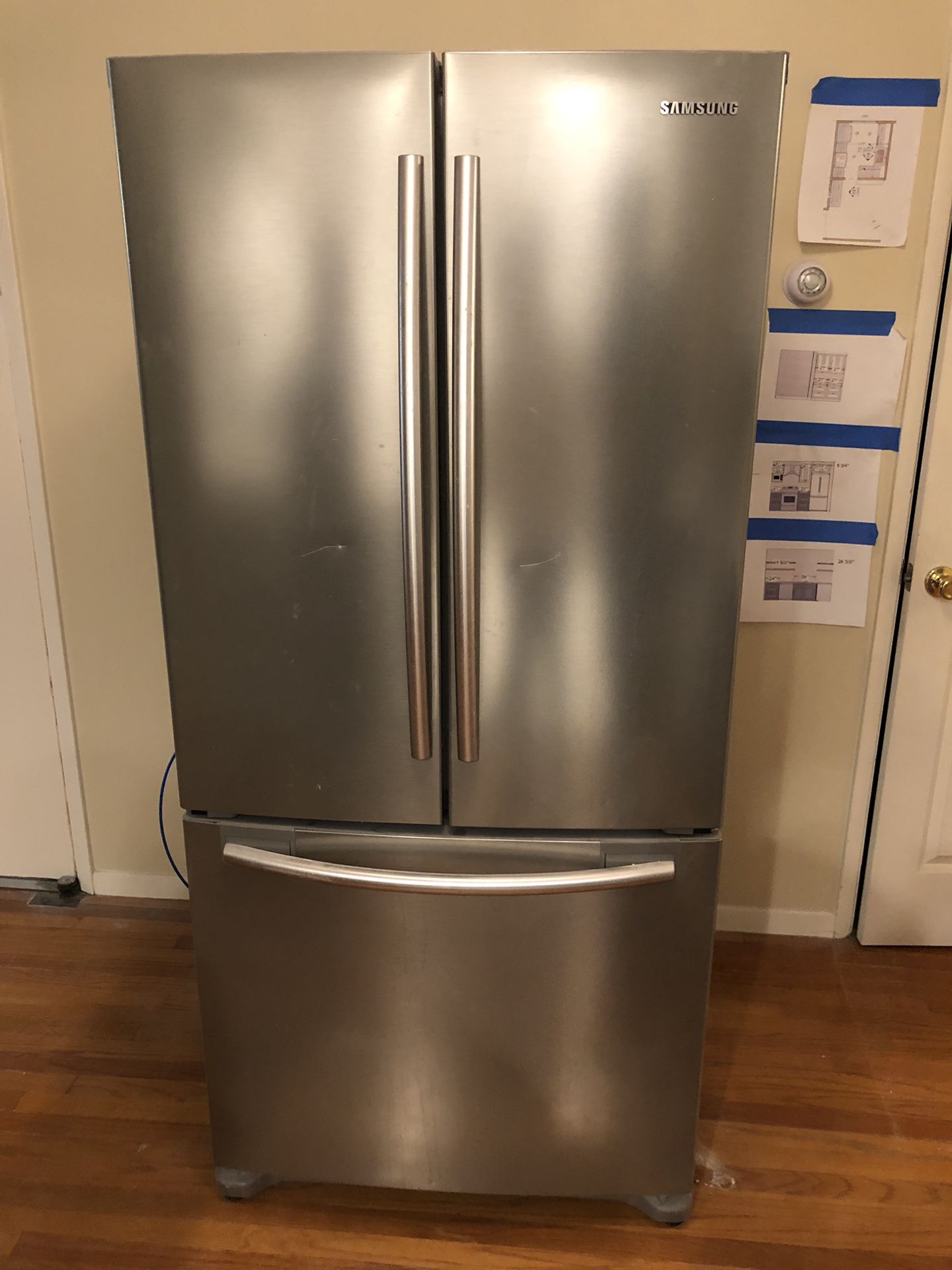 Samsung refrigerator (works like new)