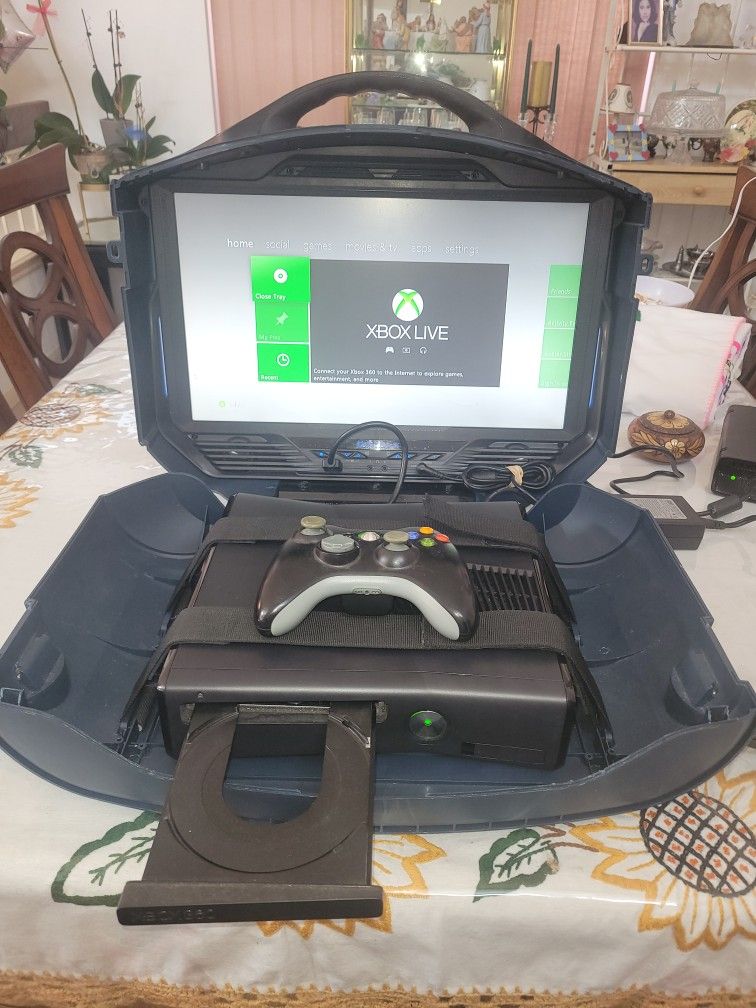 4GB Xbox 360 Slim w/ GAEMS Portable Monitor