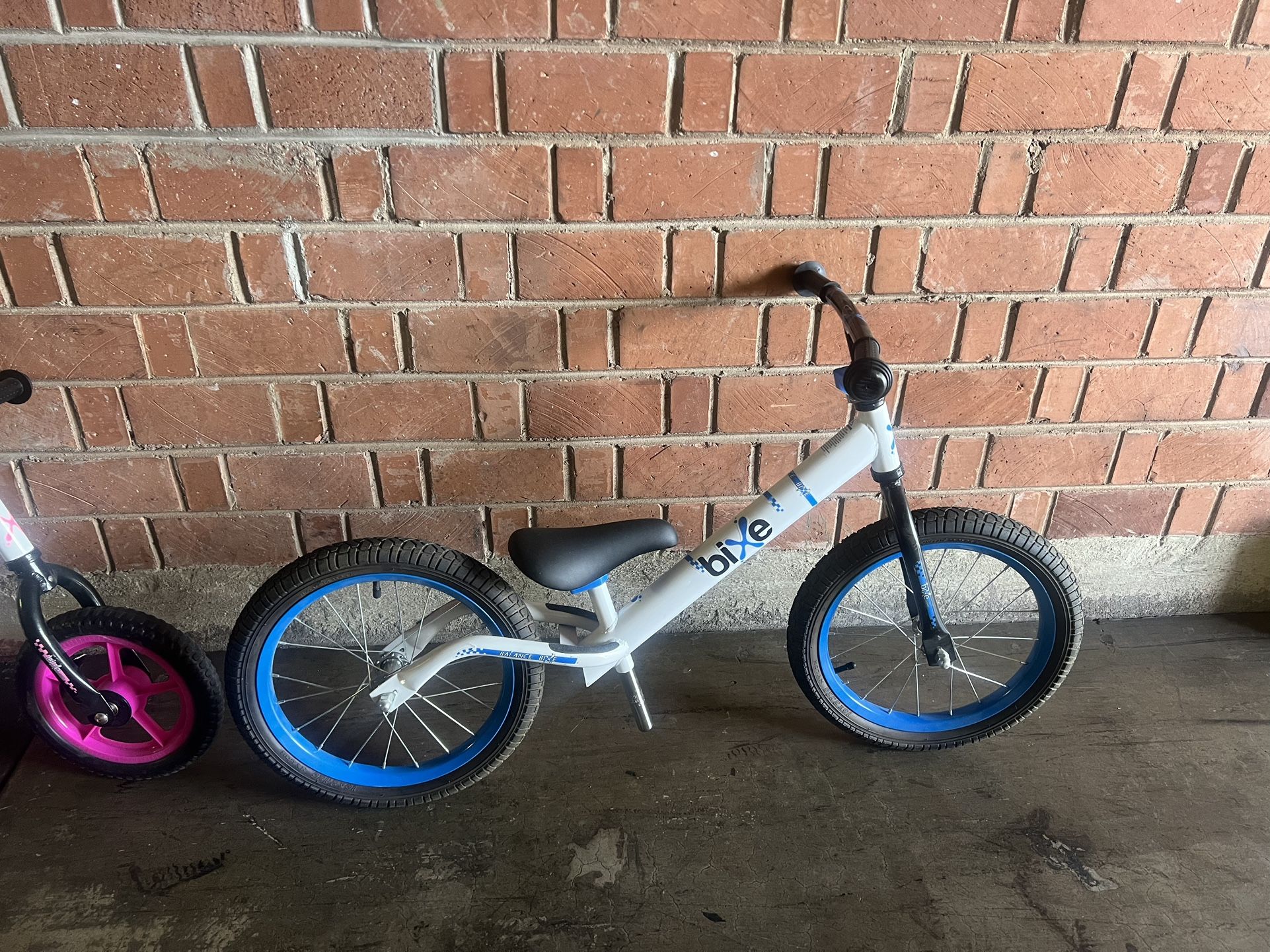 2 Training Balance Bikes 