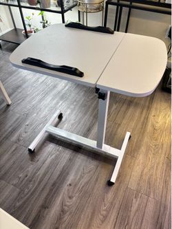 Adjustable  thing   on the wheels  for laptop
