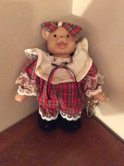 CHRISTMAS PORCELAIN BEAR MUSIC BOX