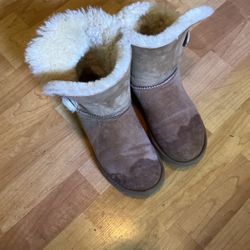 UGG women Size 8