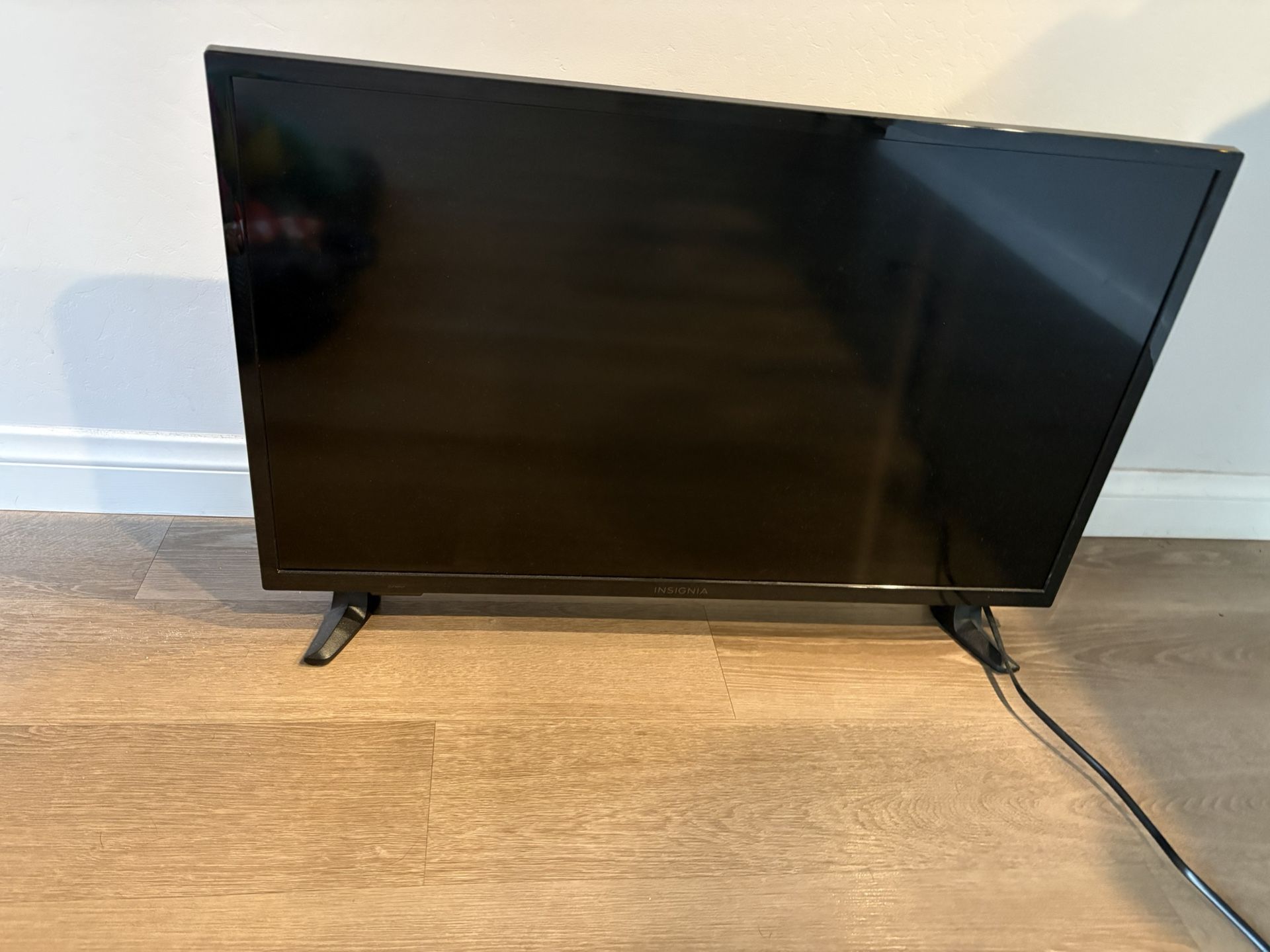 32 in Insignia Smart TV Never Really Used