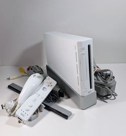 Nintendo Wii Video Game Console Bundle