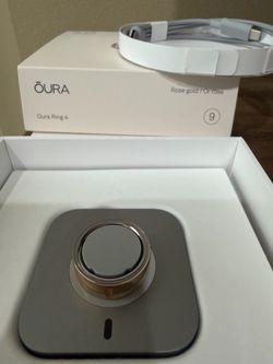 Oura Ring 4 Rose Gold Size 9 – Like New – Complete in Box w/ Charger