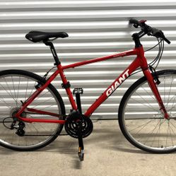 2013 Giant Escape 3 19” L Frame. Excellent Condition!
