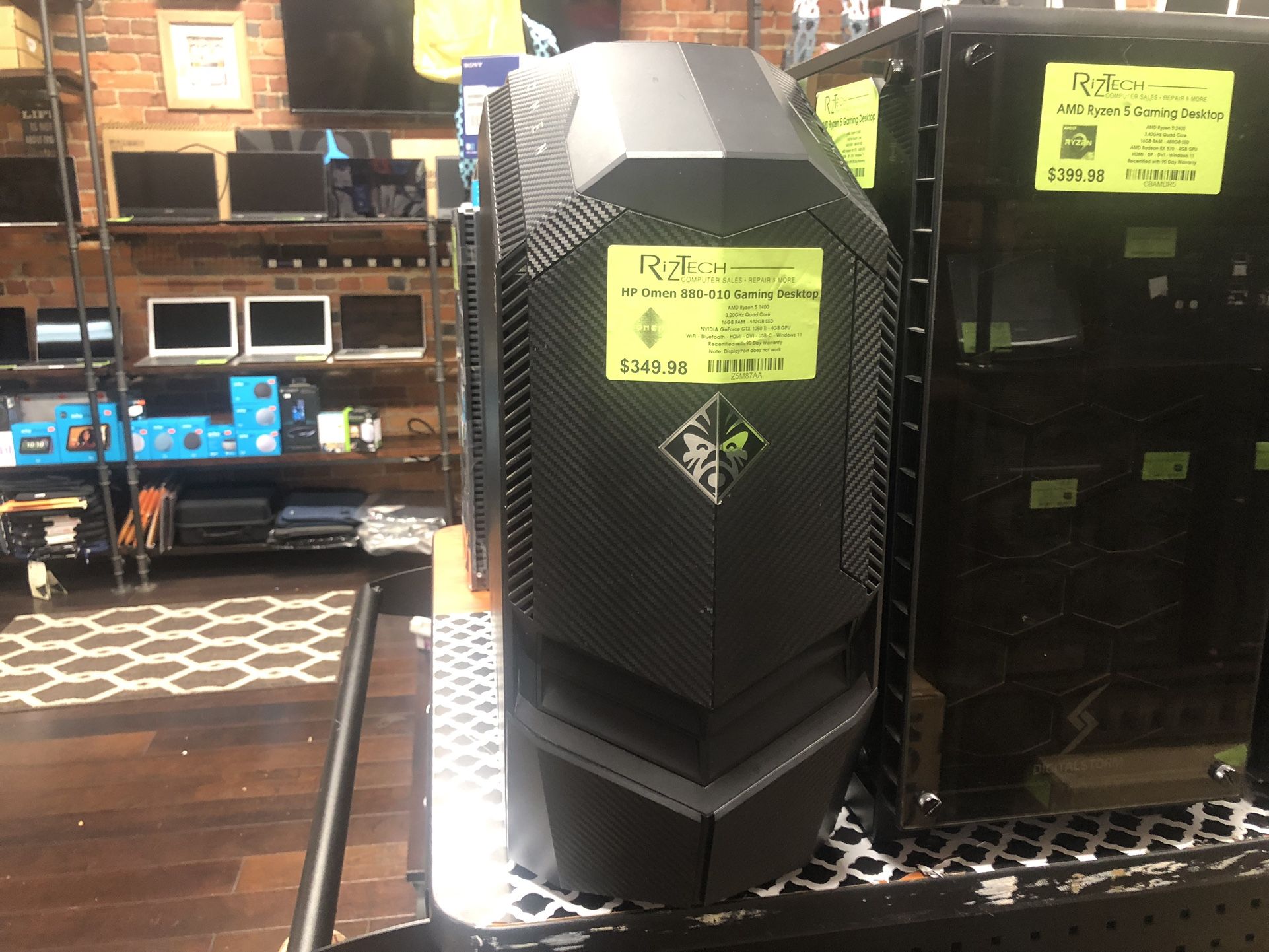 HP Omen 880-010 Gaming Desktop