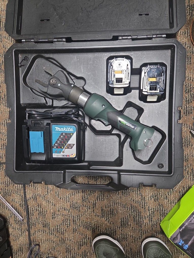 Gator Power Tools ×2 (With Battery N CHARGER N Case)