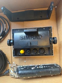 9” Simrad Marine Chartplotter with Transducer and Mount