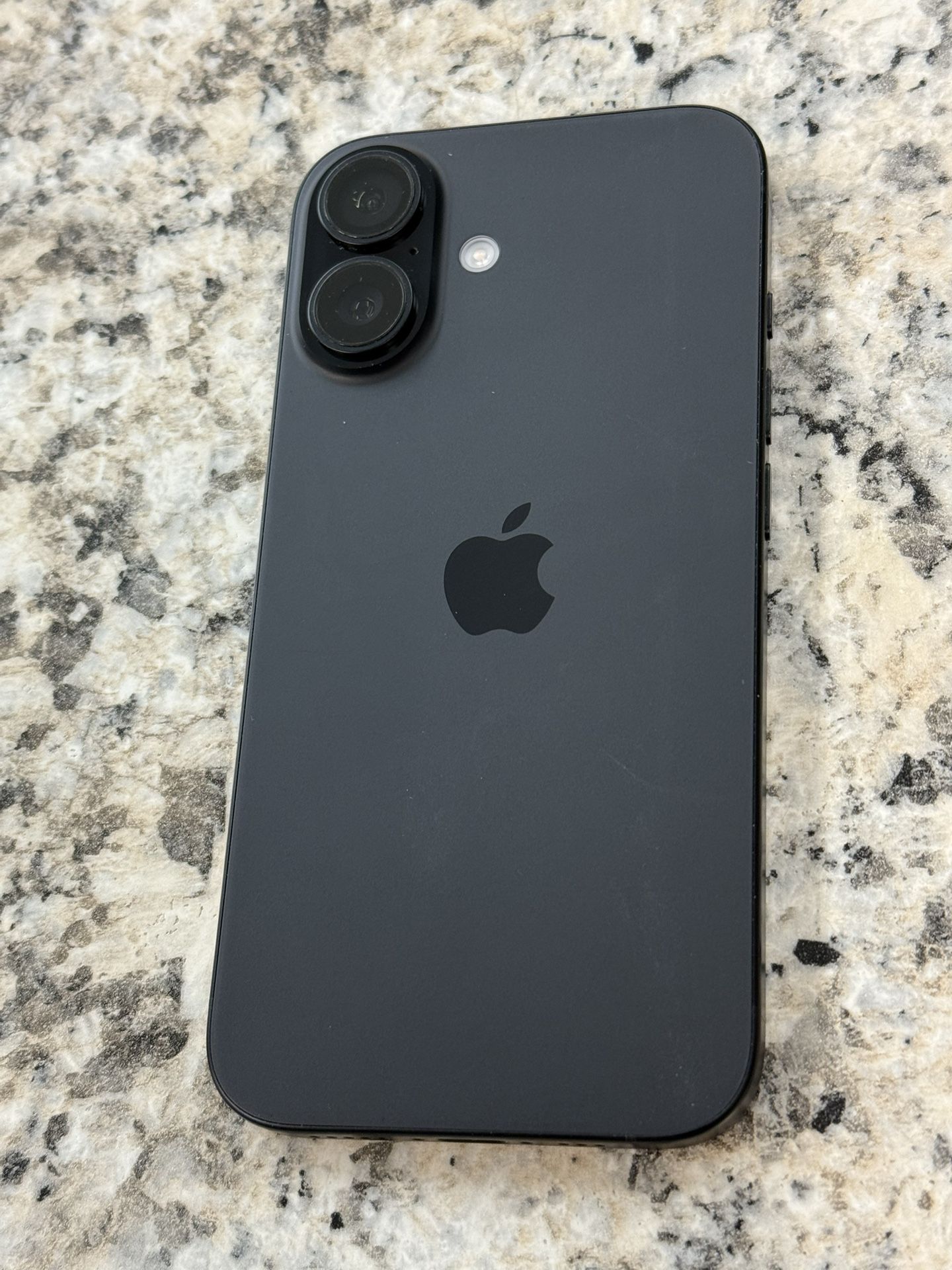 Apple iPhone 16 - 128GB - Black (VERIZON only)