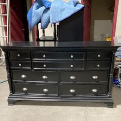 Wolfs Solid black Furniture Set