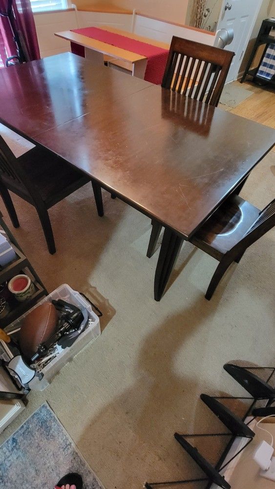 Havertys Dining Table & 4 Chairs