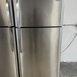 Refrigerator Frigidaire 30”