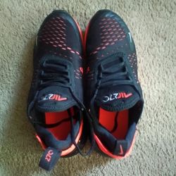 Woman's Nike Air Max 27 Sz 5 