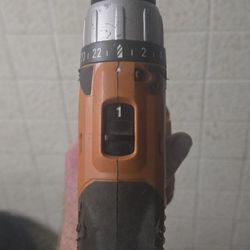 
Used RIDGID R86006 cordless drill