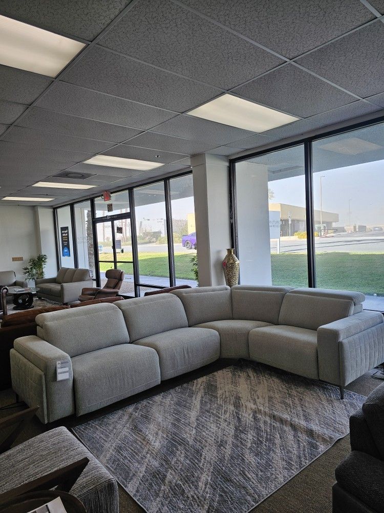 4-pc Fabric Sectional w/2 power recliners - Adney