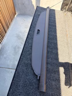 Mercedes 2018 GLE retractable cargo cover