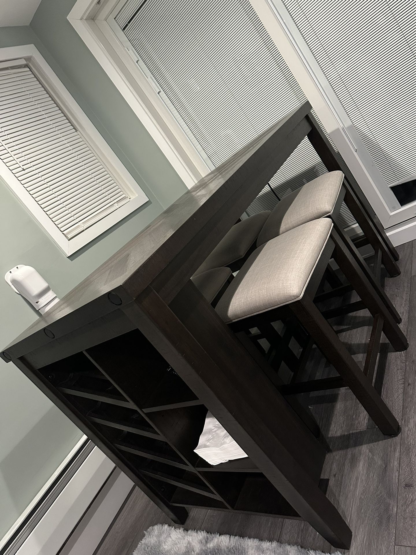 wine holder island table with 4 bar stools 