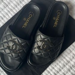 Beautiful Women’s Designer Leather Slides 