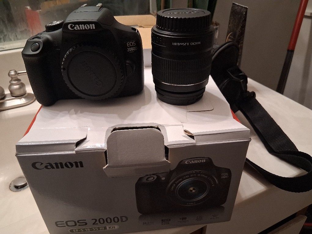Canon EOS 2000D