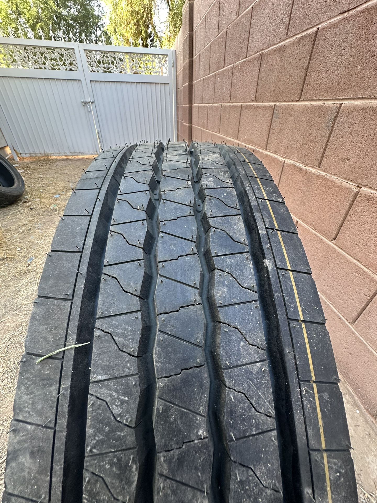 Hankook Smart Flex AH35 245/70R19.5 133/132M G (14 Ply) [1 tire]